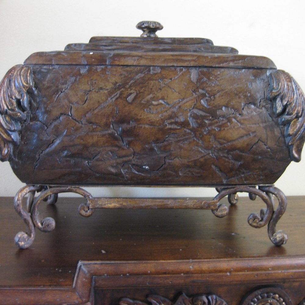 Decorative Box on stand - Picture 2 of 7